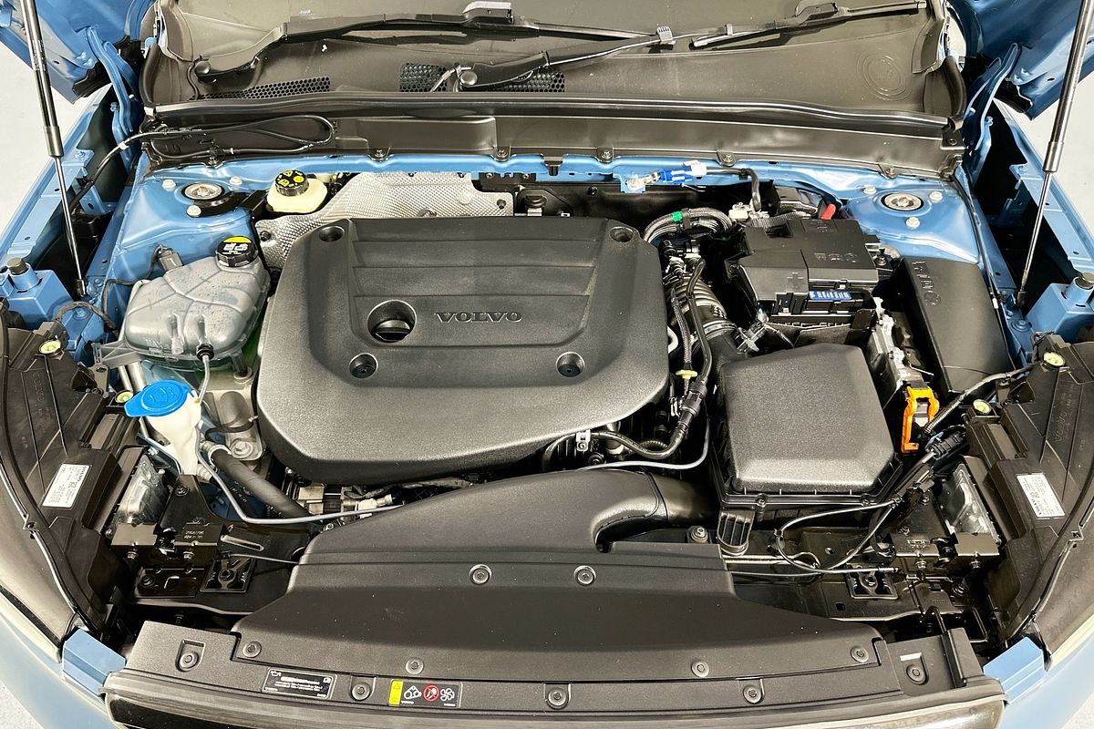 2022 Volvo XC40 ULTIMATE B5 DARK MHEV 536 MY23