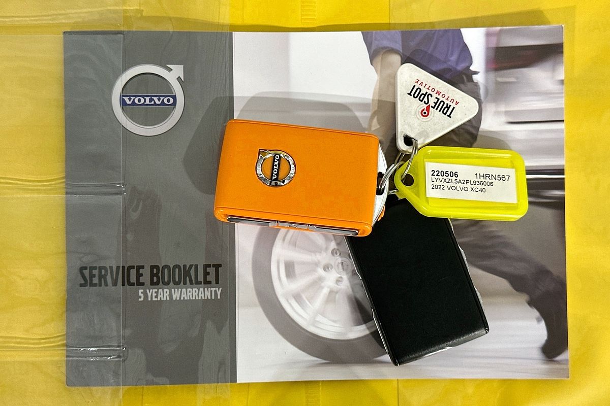 2022 Volvo XC40 ULTIMATE B5 DARK MHEV 536 MY23