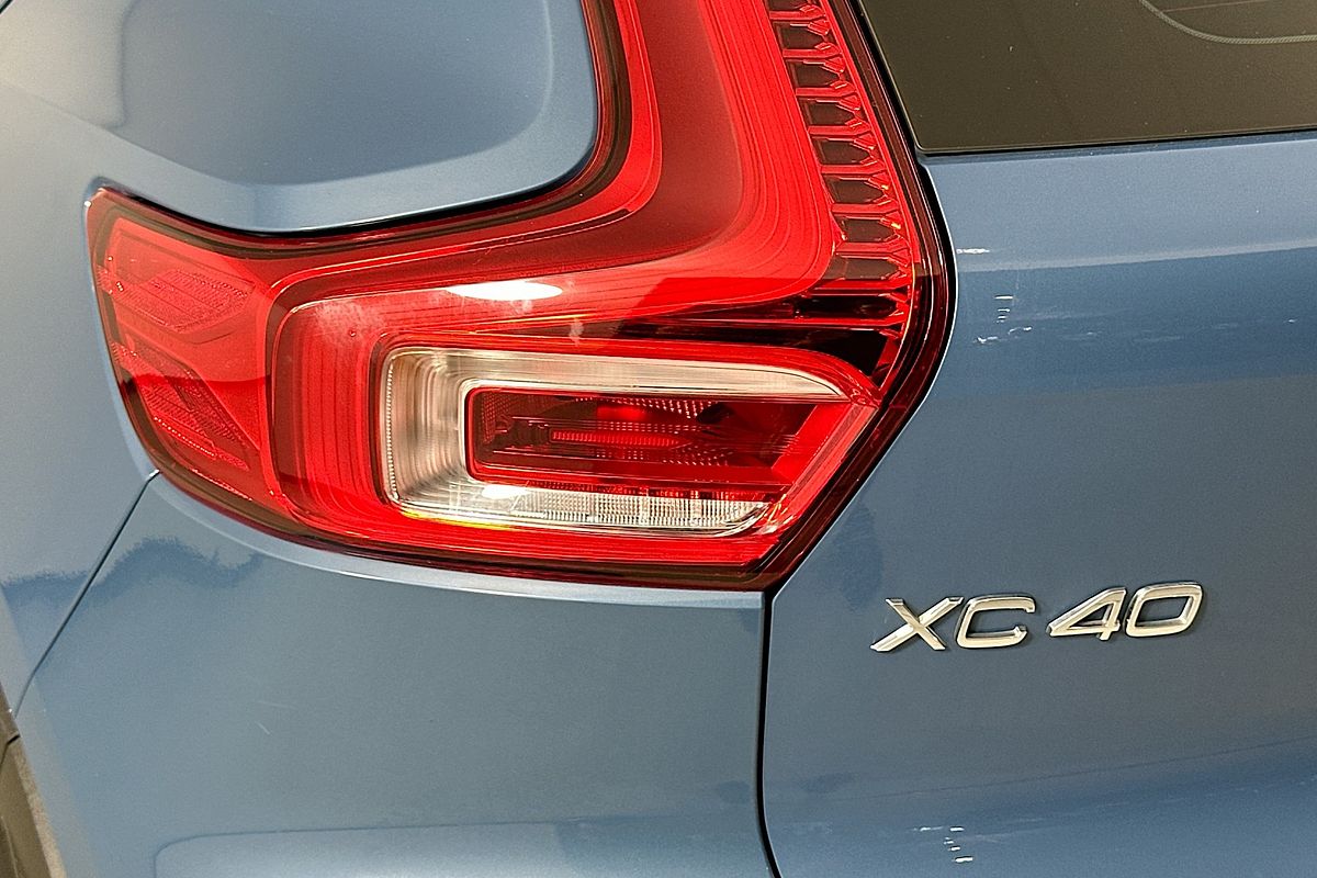 2022 Volvo XC40 ULTIMATE B5 DARK MHEV 536 MY23