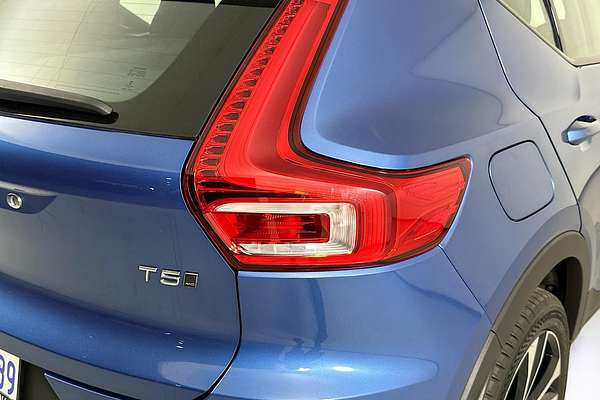2021 Volvo XC40 T5 R-DESIGN (AWD) 536 MY21