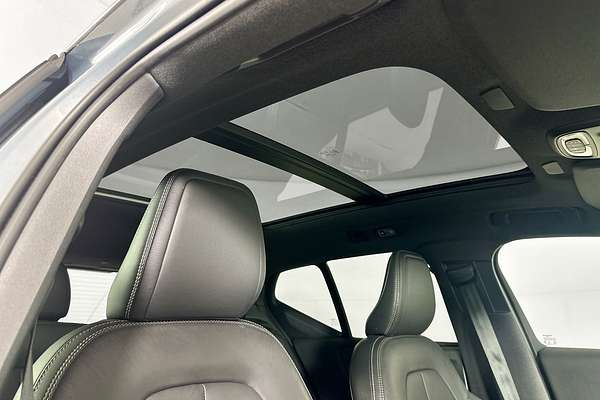 2021 Volvo XC40 T5 R-DESIGN (AWD) 536 MY21