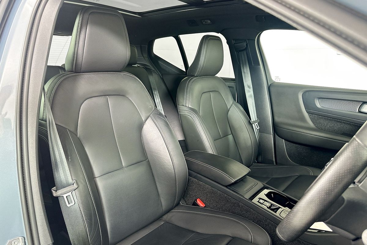 2021 Volvo XC40 T5 R-DESIGN (AWD) 536 MY21