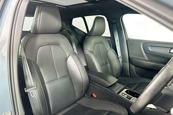 2021 Volvo XC40 T5 R-DESIGN (AWD) 536 MY21