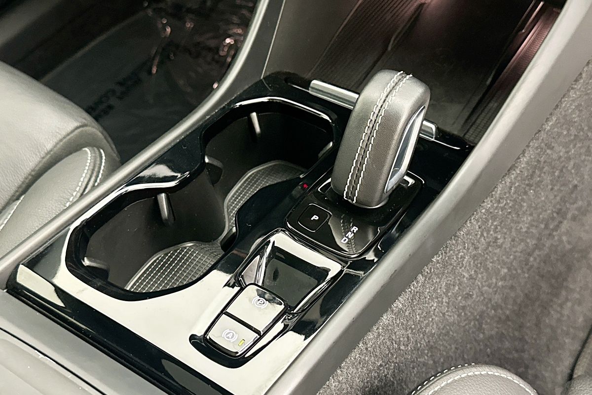 2021 Volvo XC40 T5 R-DESIGN (AWD) 536 MY21