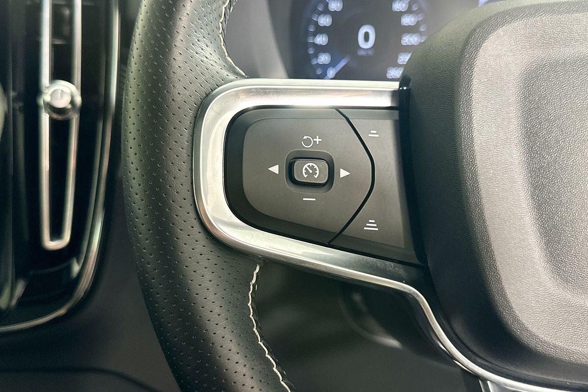 2021 Volvo XC40 T5 R-DESIGN (AWD) 536 MY21