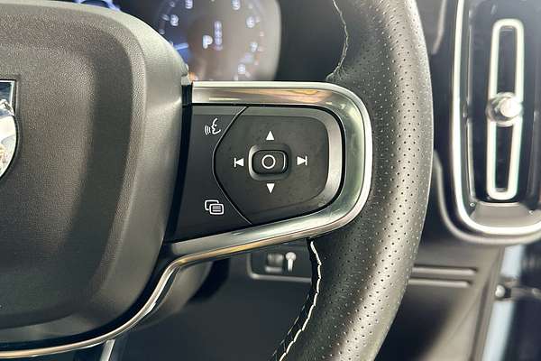 2021 Volvo XC40 T5 R-DESIGN (AWD) 536 MY21