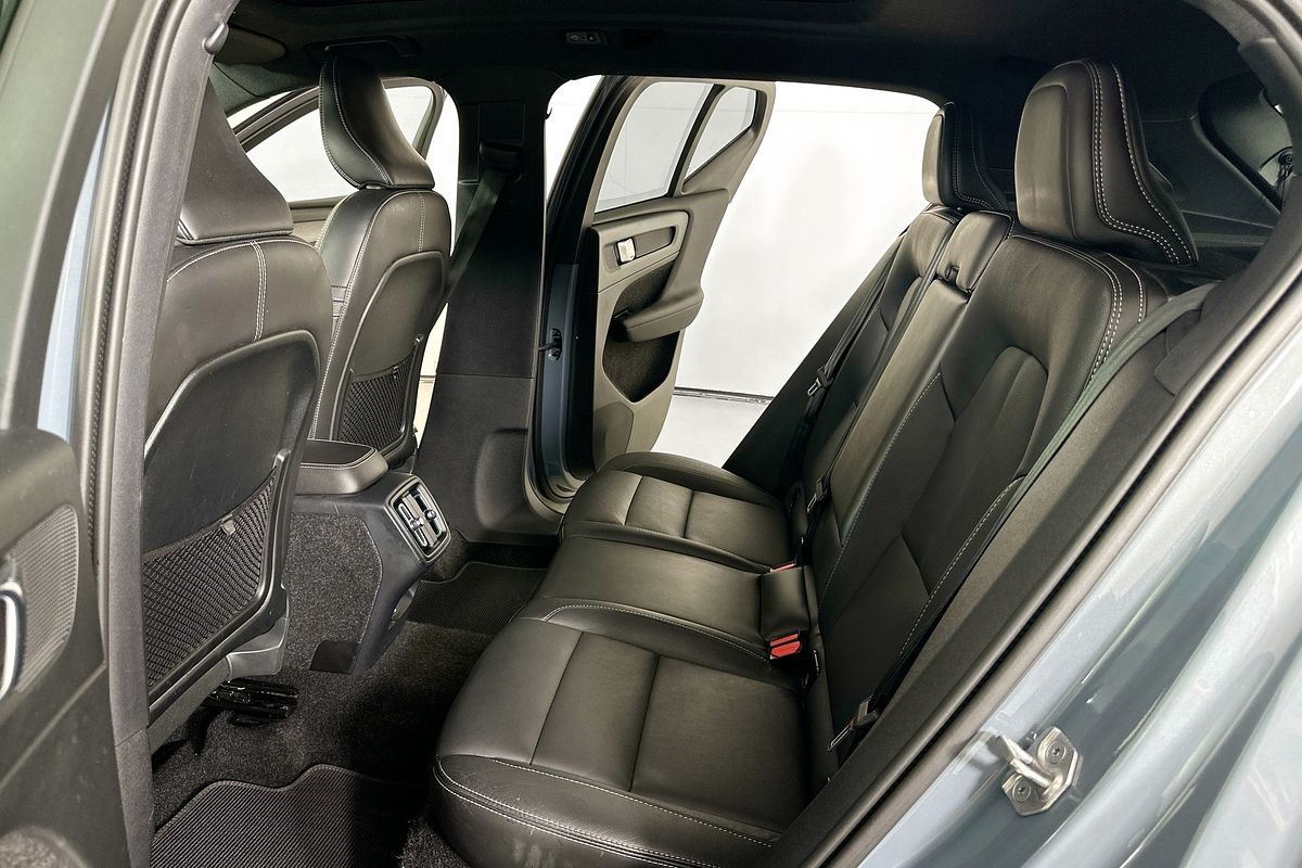 2021 Volvo XC40 T5 R-DESIGN (AWD) 536 MY21