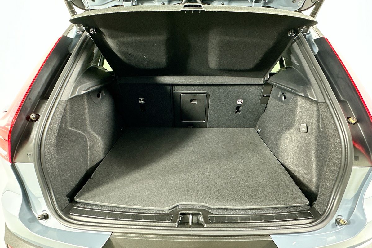 2021 Volvo XC40 T5 R-DESIGN (AWD) 536 MY21