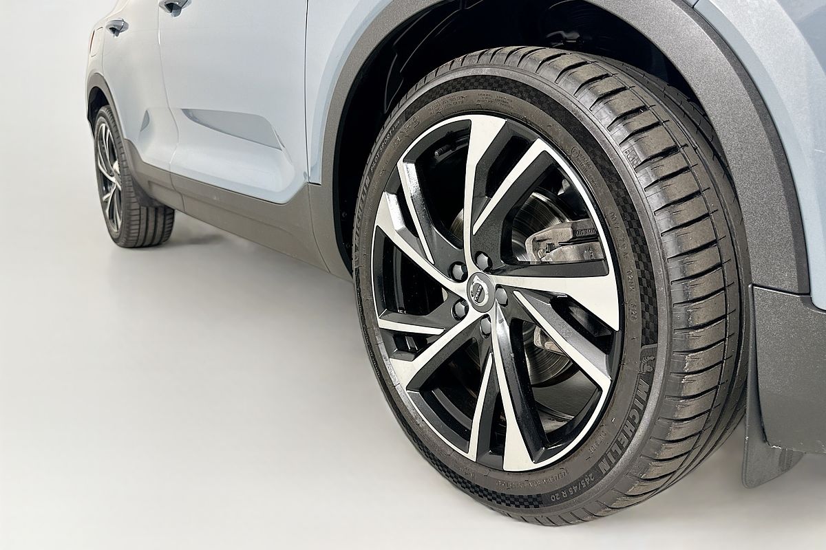2021 Volvo XC40 T5 R-DESIGN (AWD) 536 MY21