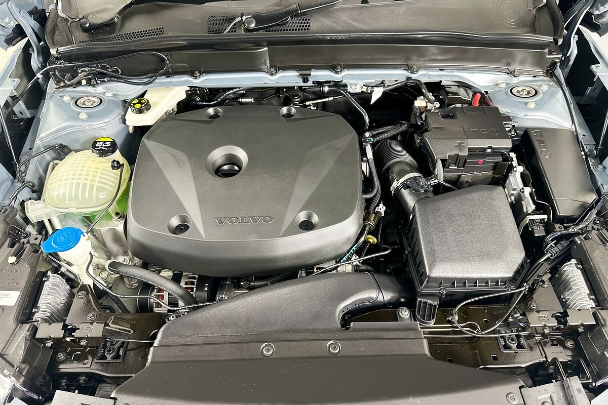 2021 Volvo XC40 T5 R-DESIGN (AWD) 536 MY21