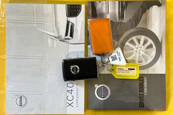 2021 Volvo XC40 T5 R-DESIGN (AWD) 536 MY21