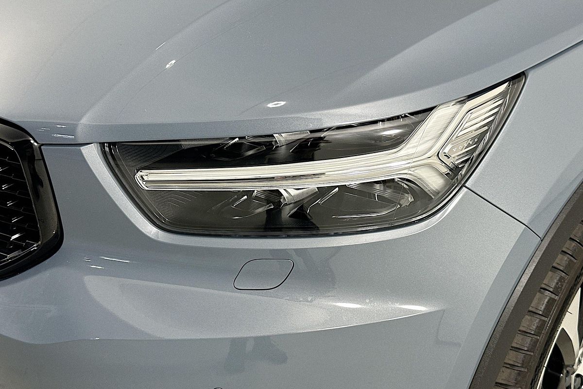 2021 Volvo XC40 T5 R-DESIGN (AWD) 536 MY21