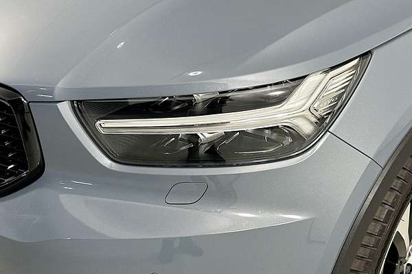 2021 Volvo XC40 T5 R-DESIGN (AWD) 536 MY21
