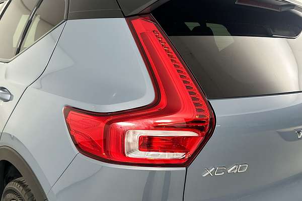 2021 Volvo XC40 T5 R-DESIGN (AWD) 536 MY21