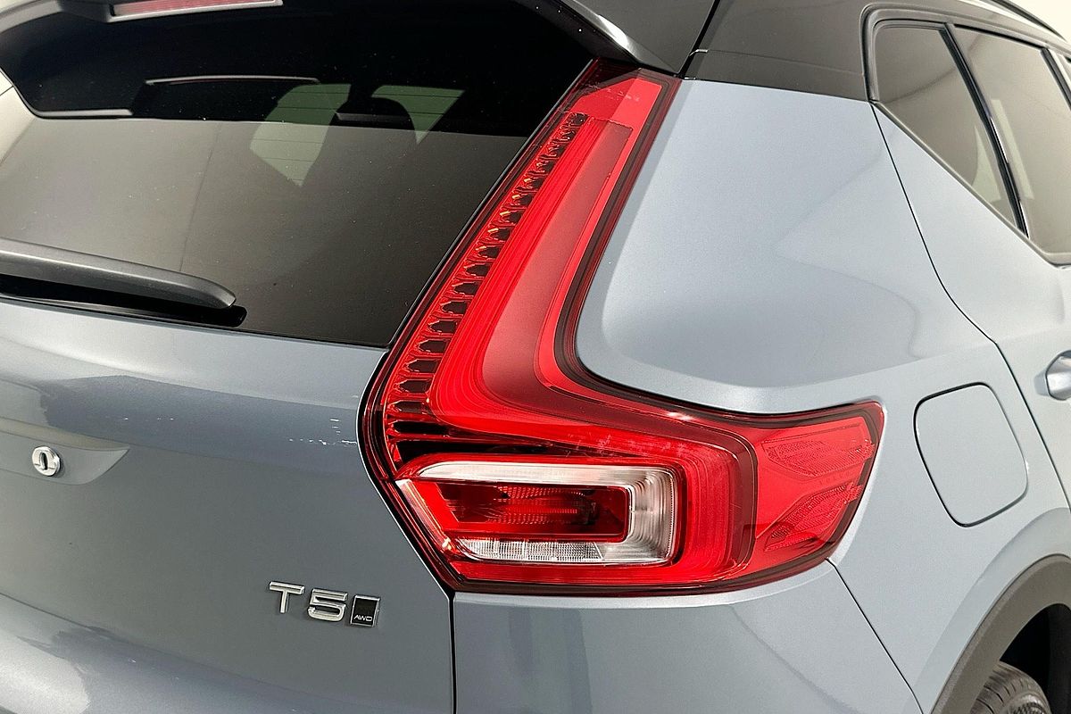 2021 Volvo XC40 T5 R-DESIGN (AWD) 536 MY21