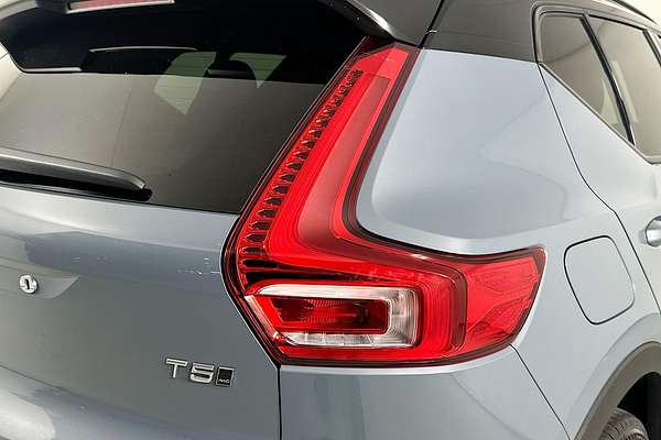 2021 Volvo XC40 T5 R-DESIGN (AWD) 536 MY21