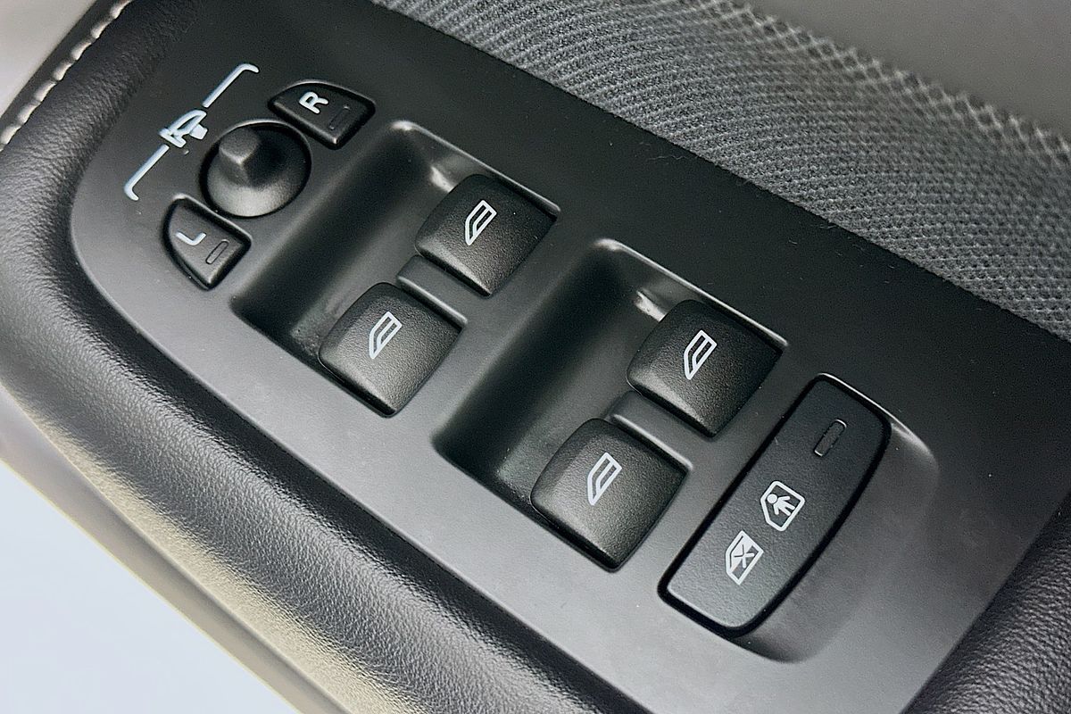 2022 Volvo XC60 RECHARGE PHEV 256 MY22