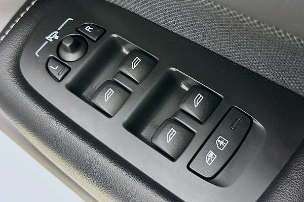 2022 Volvo XC60 RECHARGE PHEV 256 MY22