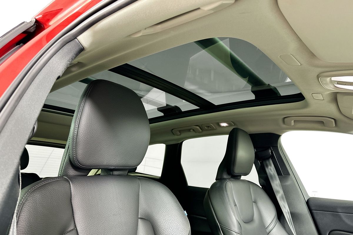 2021 Volvo XC60 B5 MOMENTUM MHEV 246 MY22