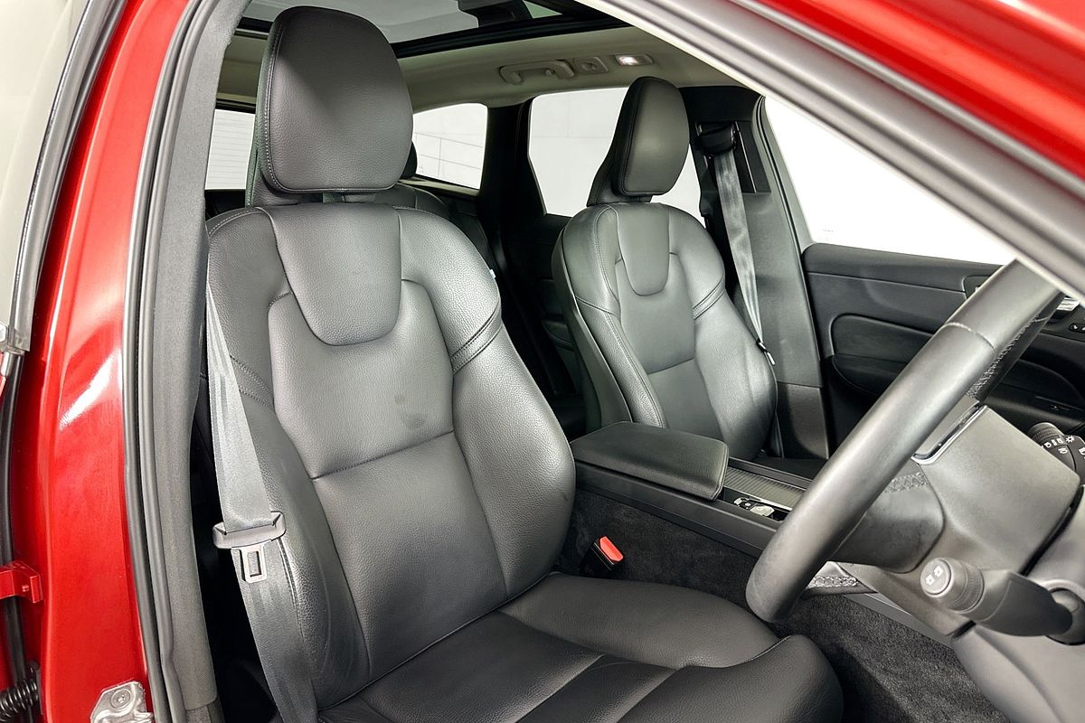 2021 Volvo XC60 B5 MOMENTUM MHEV 246 MY22