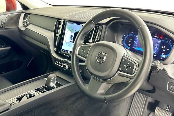 2021 Volvo XC60 B5 MOMENTUM MHEV 246 MY22