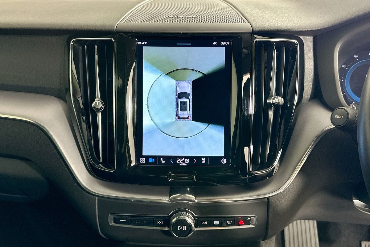 2021 Volvo XC60 B5 MOMENTUM MHEV 246 MY22