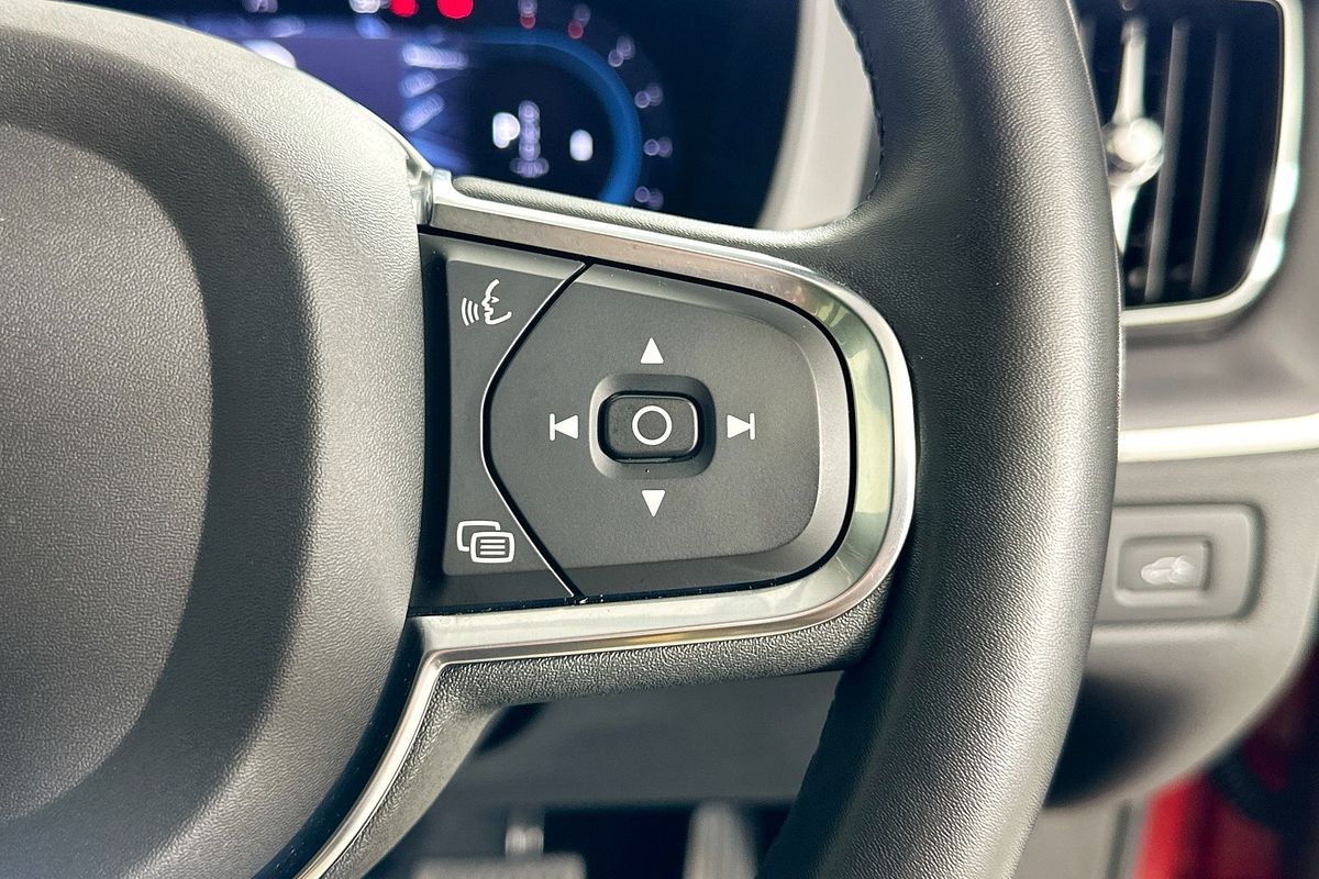 2021 Volvo XC60 B5 MOMENTUM MHEV 246 MY22