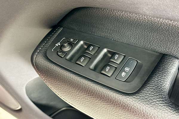 2021 Volvo XC60 B5 MOMENTUM MHEV 246 MY22