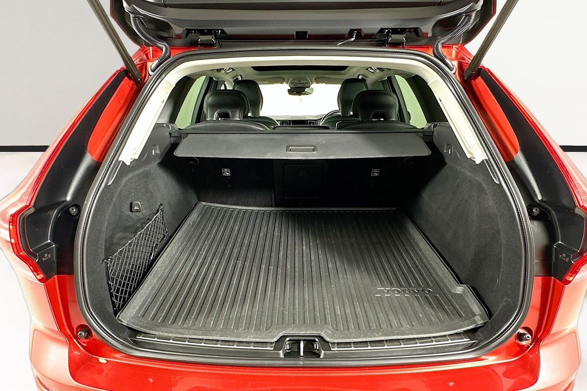 2021 Volvo XC60 B5 MOMENTUM MHEV 246 MY22