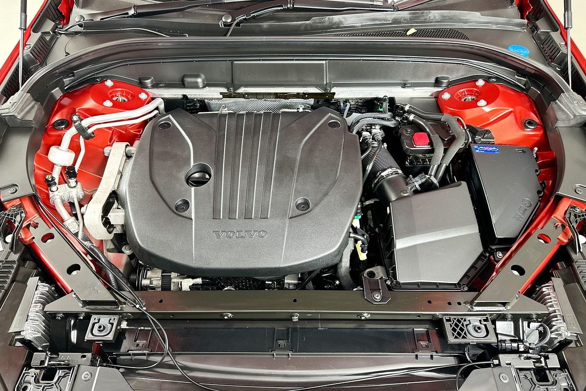 2021 Volvo XC60 B5 MOMENTUM MHEV 246 MY22