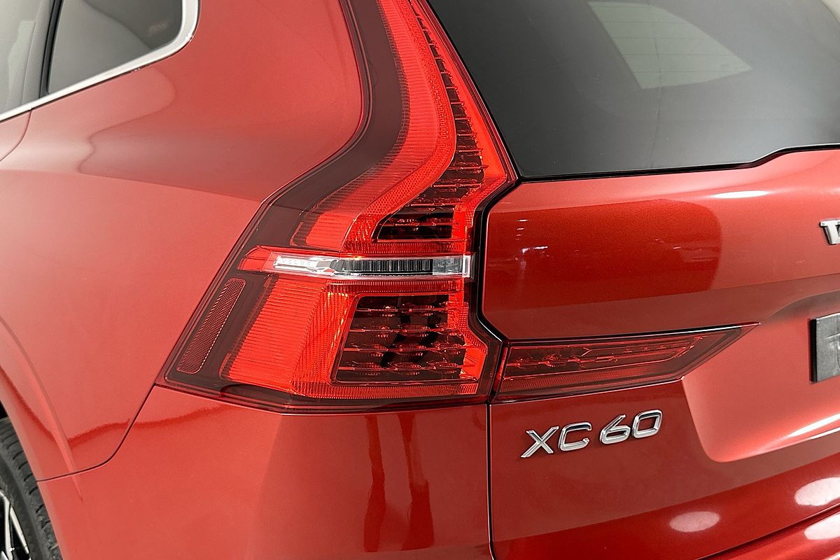2021 Volvo XC60 B5 MOMENTUM MHEV 246 MY22