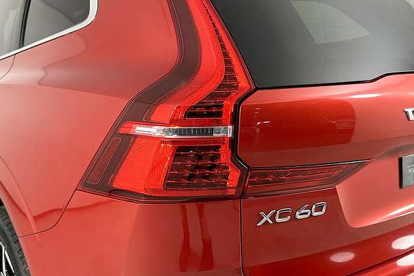 2021 Volvo XC60 B5 MOMENTUM MHEV 246 MY22