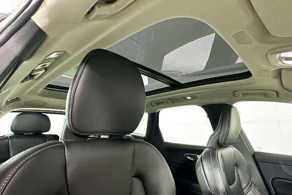 2023 Volvo XC60 ULTIMATE B5 BRIGHT MHEV 246 MY23B