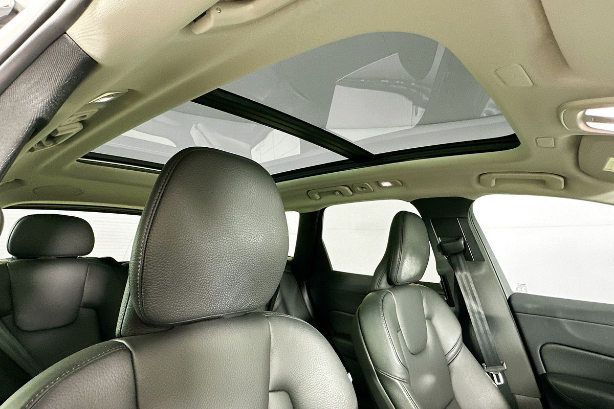 2022 Volvo XC60 B5 INSCRIPTION MHEV 246 MY22