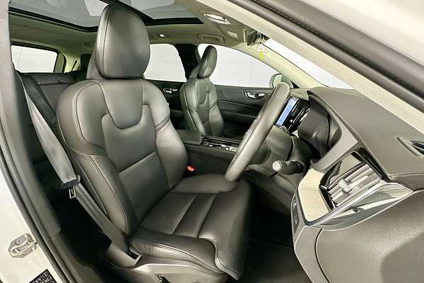 2022 Volvo XC60 B5 INSCRIPTION MHEV 246 MY22