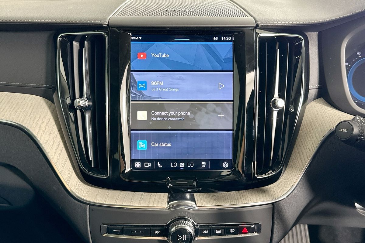2022 Volvo XC60 B5 INSCRIPTION MHEV 246 MY22