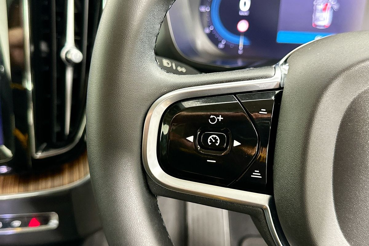 2023 Volvo XC60 ULTIMATE B5 BRIGHT MHEV 246 MY23B