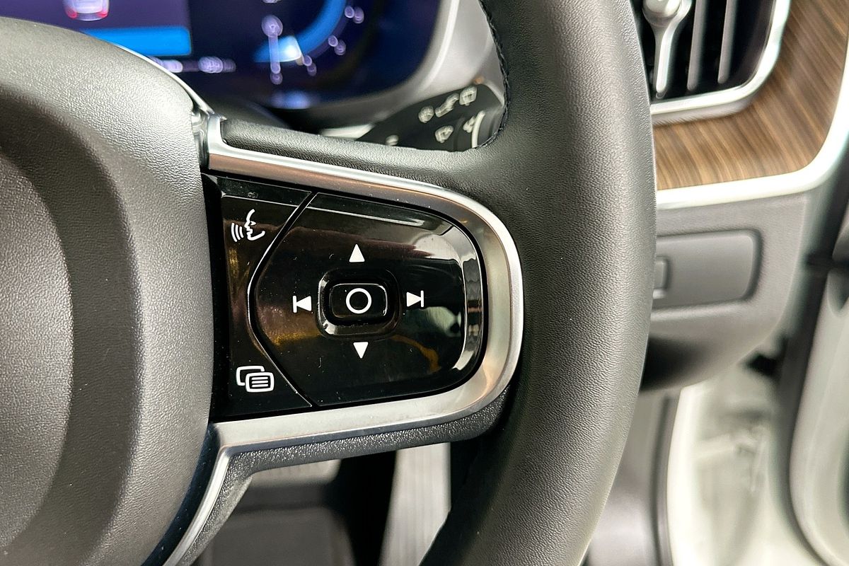 2023 Volvo XC60 ULTIMATE B5 BRIGHT MHEV 246 MY23B