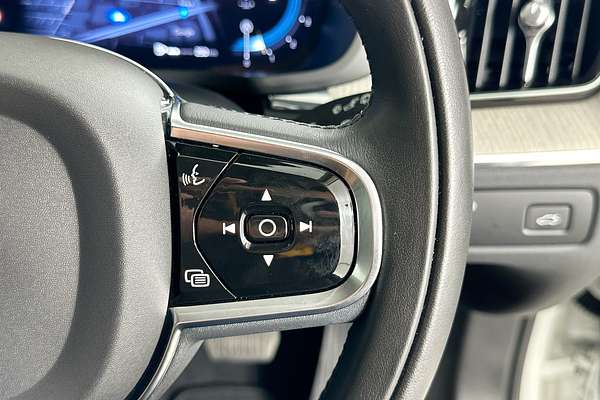 2022 Volvo XC60 B5 INSCRIPTION MHEV 246 MY22