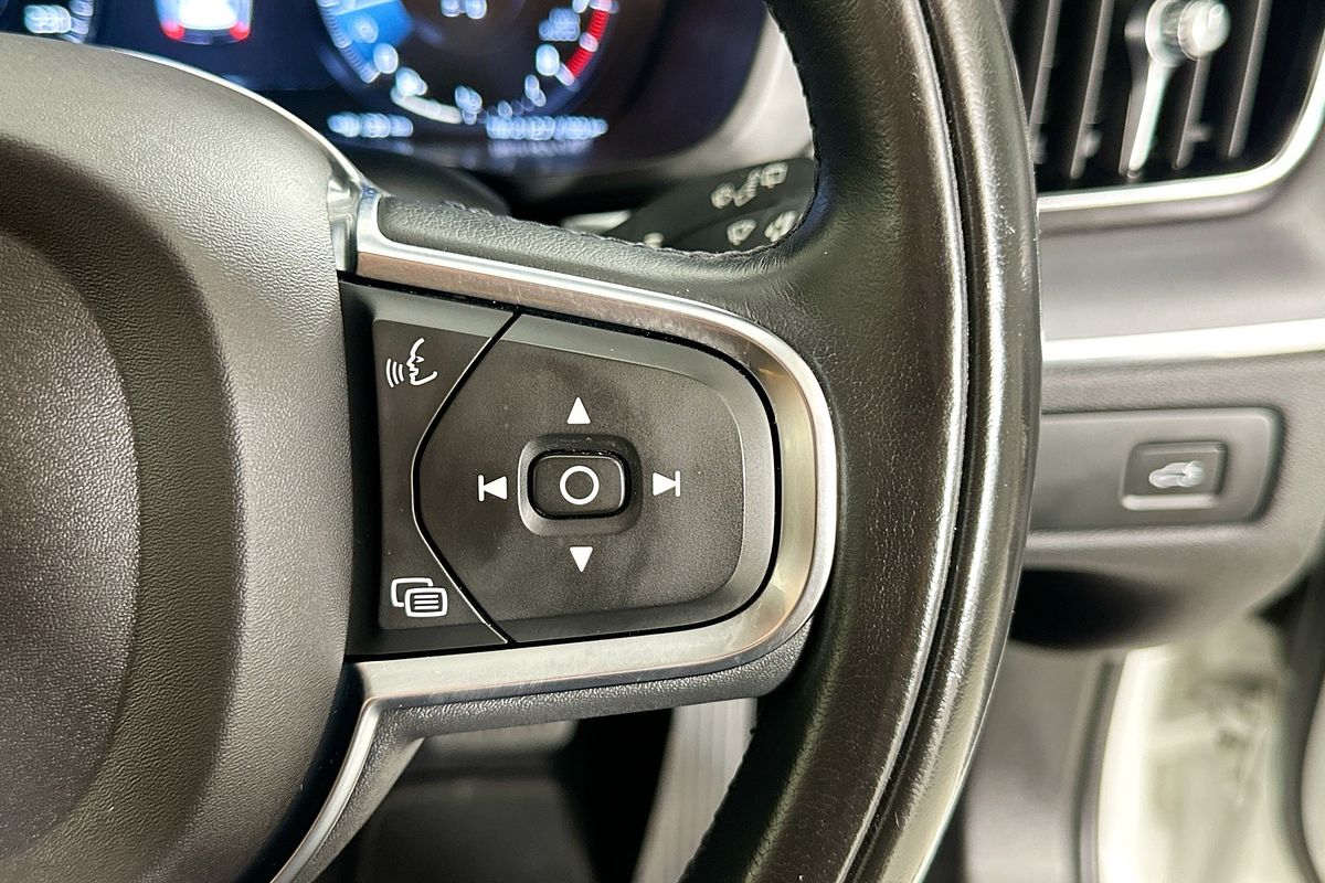 2021 Volvo XC60 T5 MOMENTUM (AWD) 246 MY21