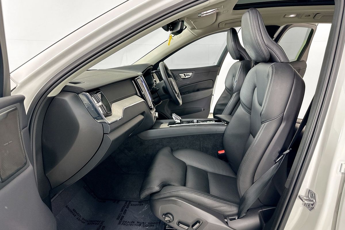 2022 Volvo XC60 B5 INSCRIPTION MHEV 246 MY22