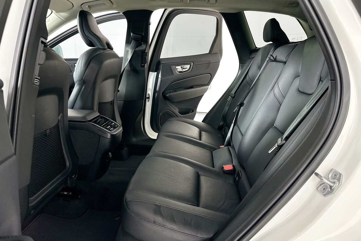 2022 Volvo XC60 B5 INSCRIPTION MHEV 246 MY22