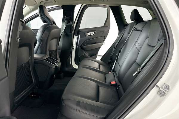 2022 Volvo XC60 B5 INSCRIPTION MHEV 246 MY22