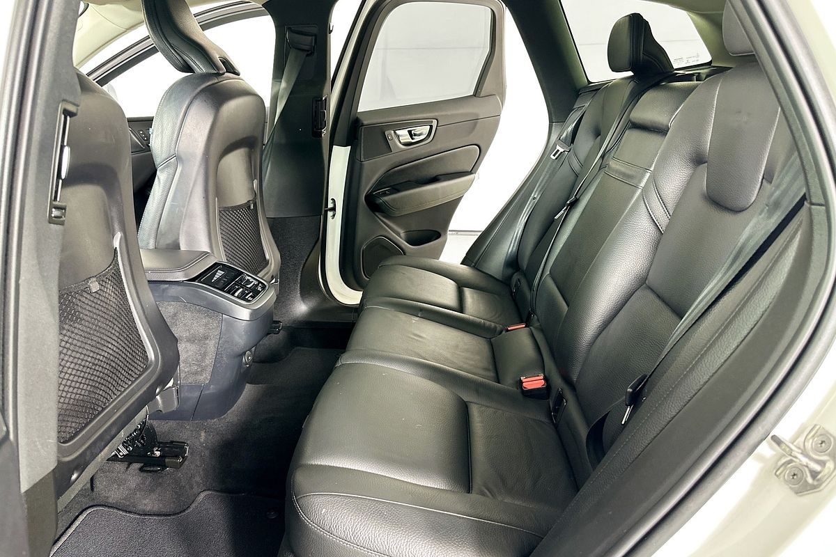 2021 Volvo XC60 T5 MOMENTUM (AWD) 246 MY21