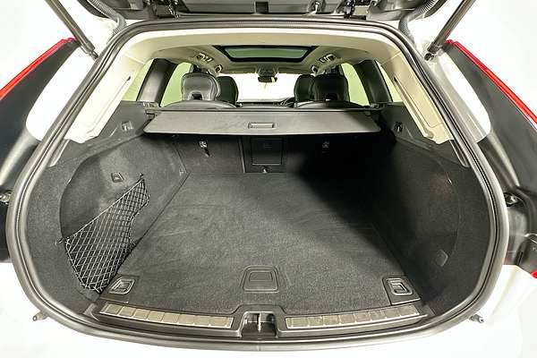 2022 Volvo XC60 B5 INSCRIPTION MHEV 246 MY22