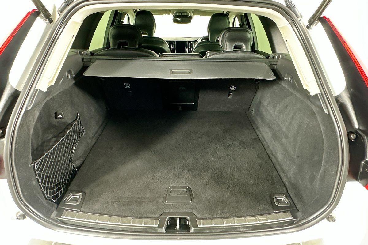 2021 Volvo XC60 T5 MOMENTUM (AWD) 246 MY21
