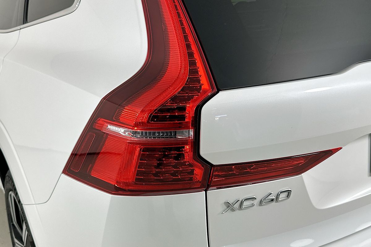 2022 Volvo XC60 B5 INSCRIPTION MHEV 246 MY22