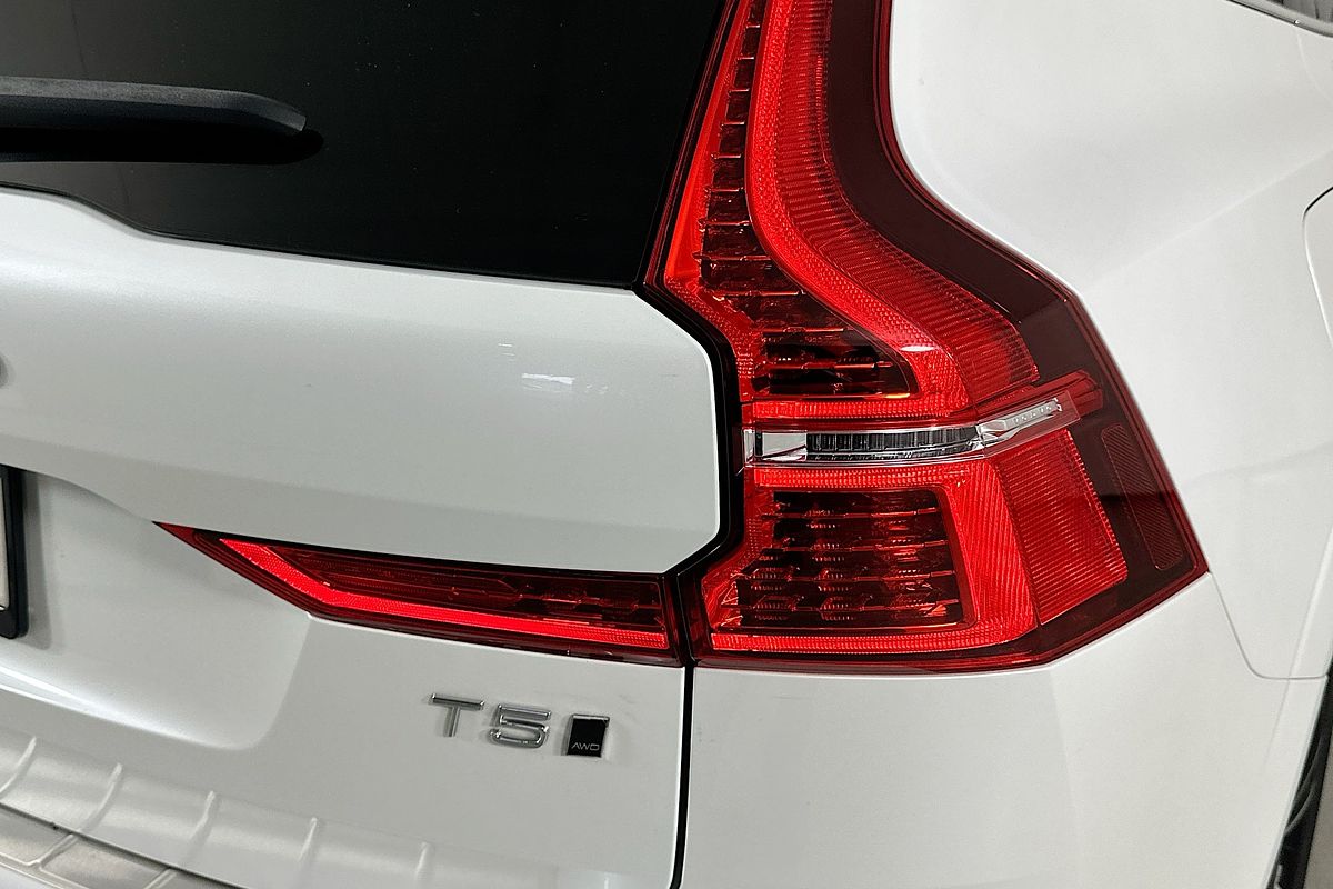 2021 Volvo XC60 T5 MOMENTUM (AWD) 246 MY21