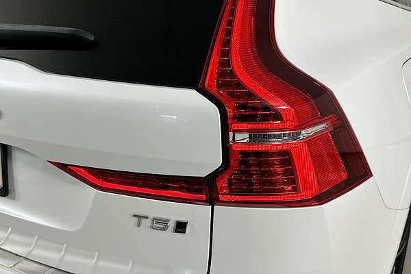 2021 Volvo XC60 T5 MOMENTUM (AWD) 246 MY21