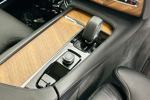 2022 Volvo XC90 PLUS B5 MHEV 256 MY23